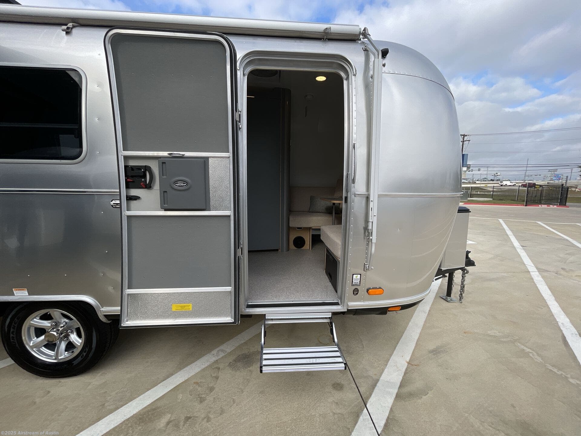 New 2026 Airstream Traveler World  22RB available in Buda, Texas