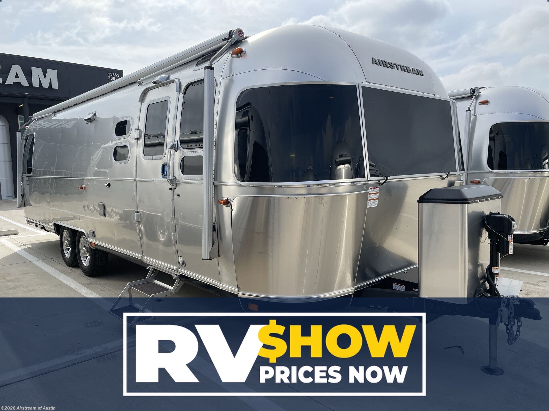New 2026 Airstream Classic 28RB available in Buda, Texas