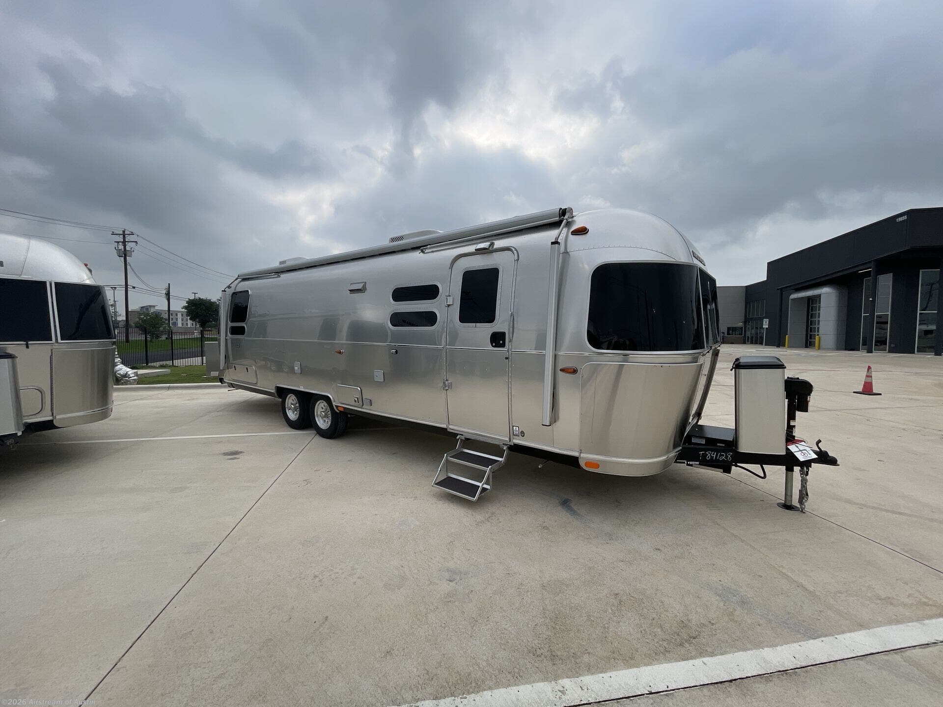 New 2026 Airstream Globetrotter 30RB Twin available in Buda, Texas