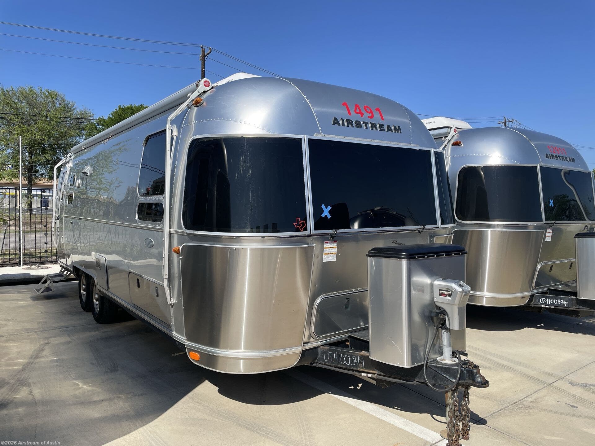Used 2019 Airstream Flying Cloud 27FB Twin available in Buda, Texas