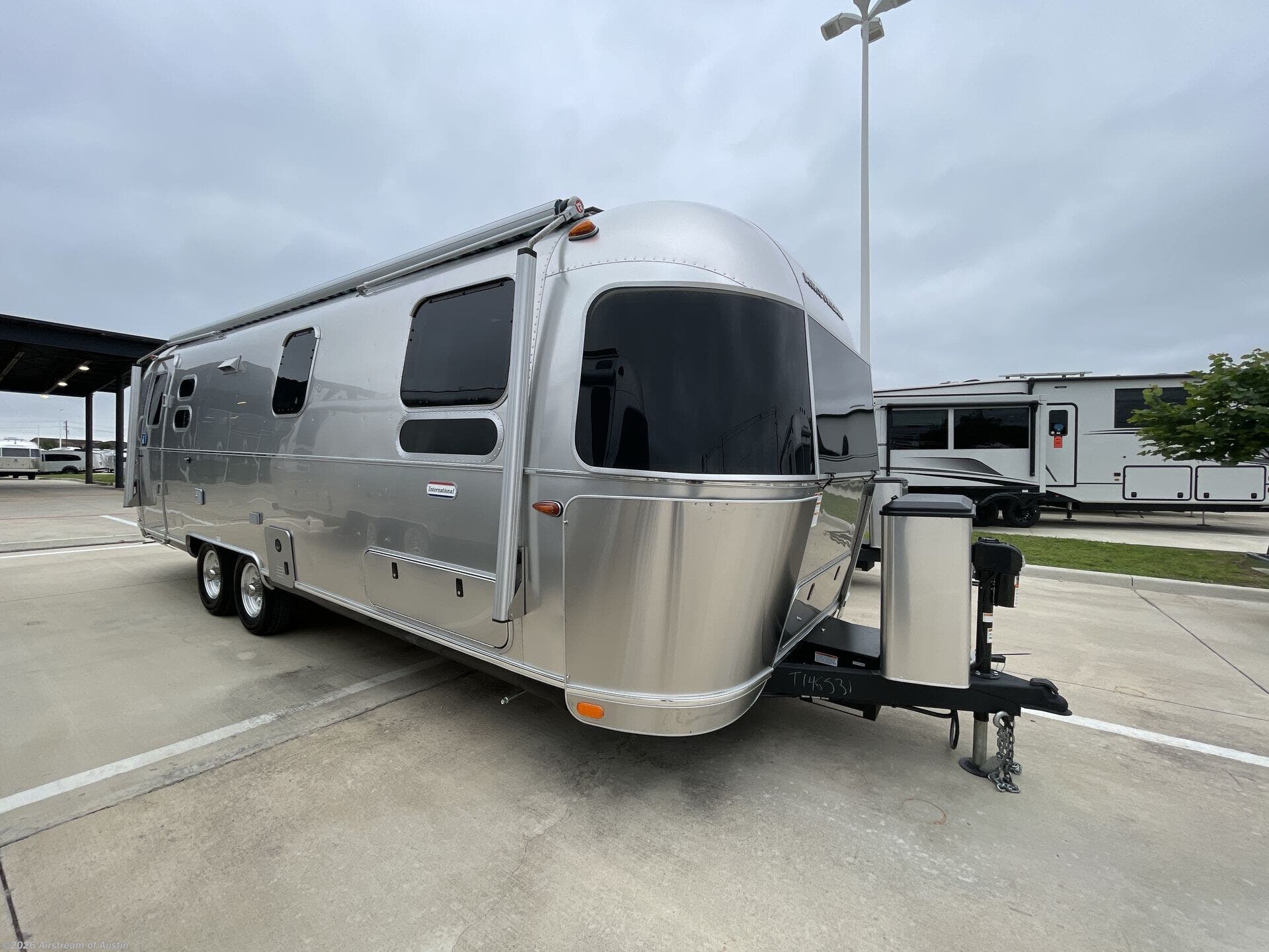 New 2026 Airstream International 27FB Twin available in Buda, Texas