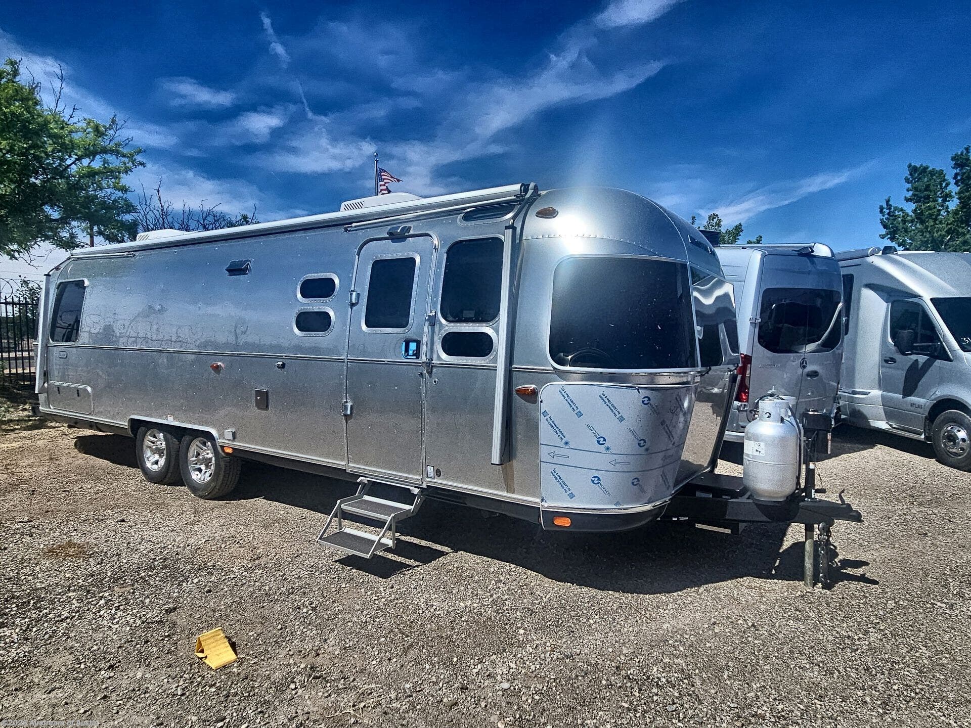 New 2026 Airstream Classic 30RB Twin available in Buda, Texas