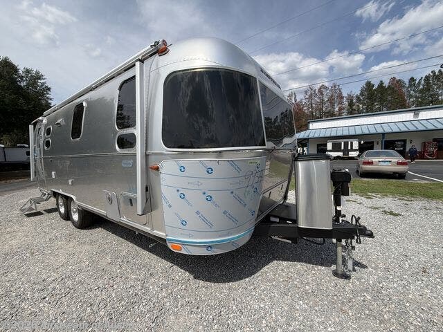 New 2026 Airstream Globetrotter 25FB Twin available in Buda, Texas