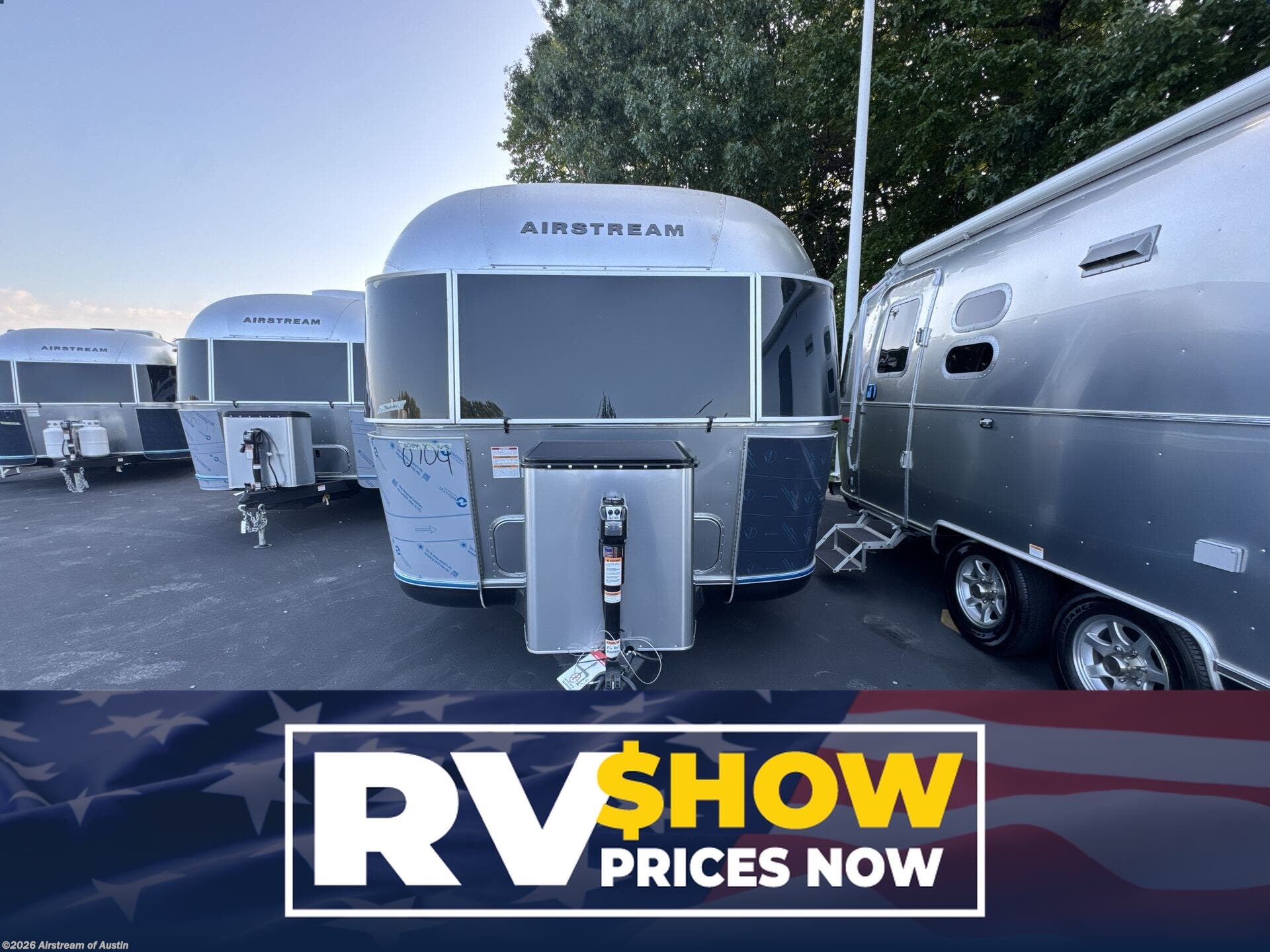 New 2026 Airstream Classic 33FB available in Buda, Texas