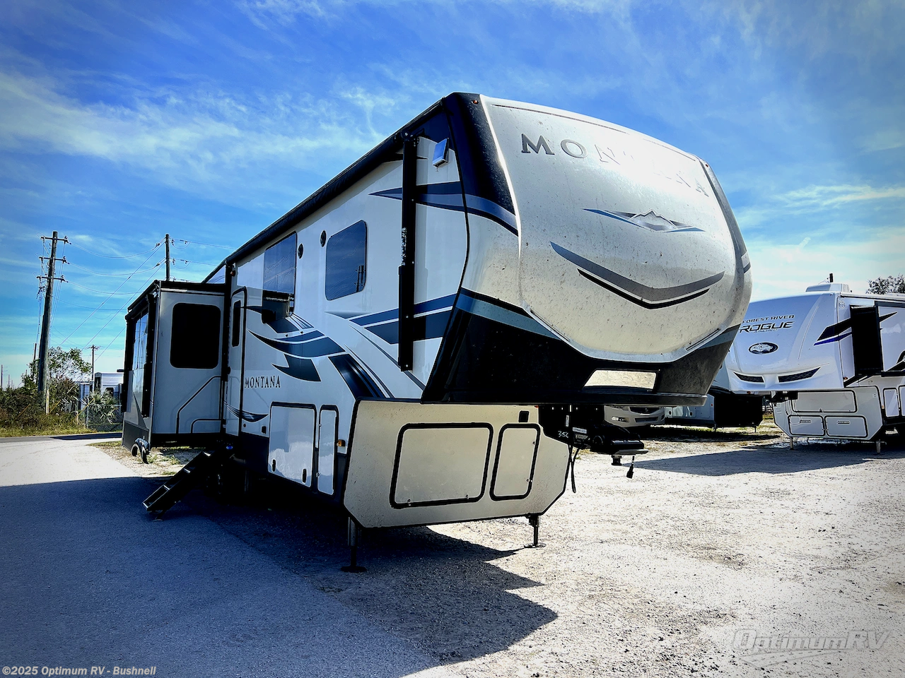 Used 2021 Keystone Montana 3231CK available in Bushnell, Florida