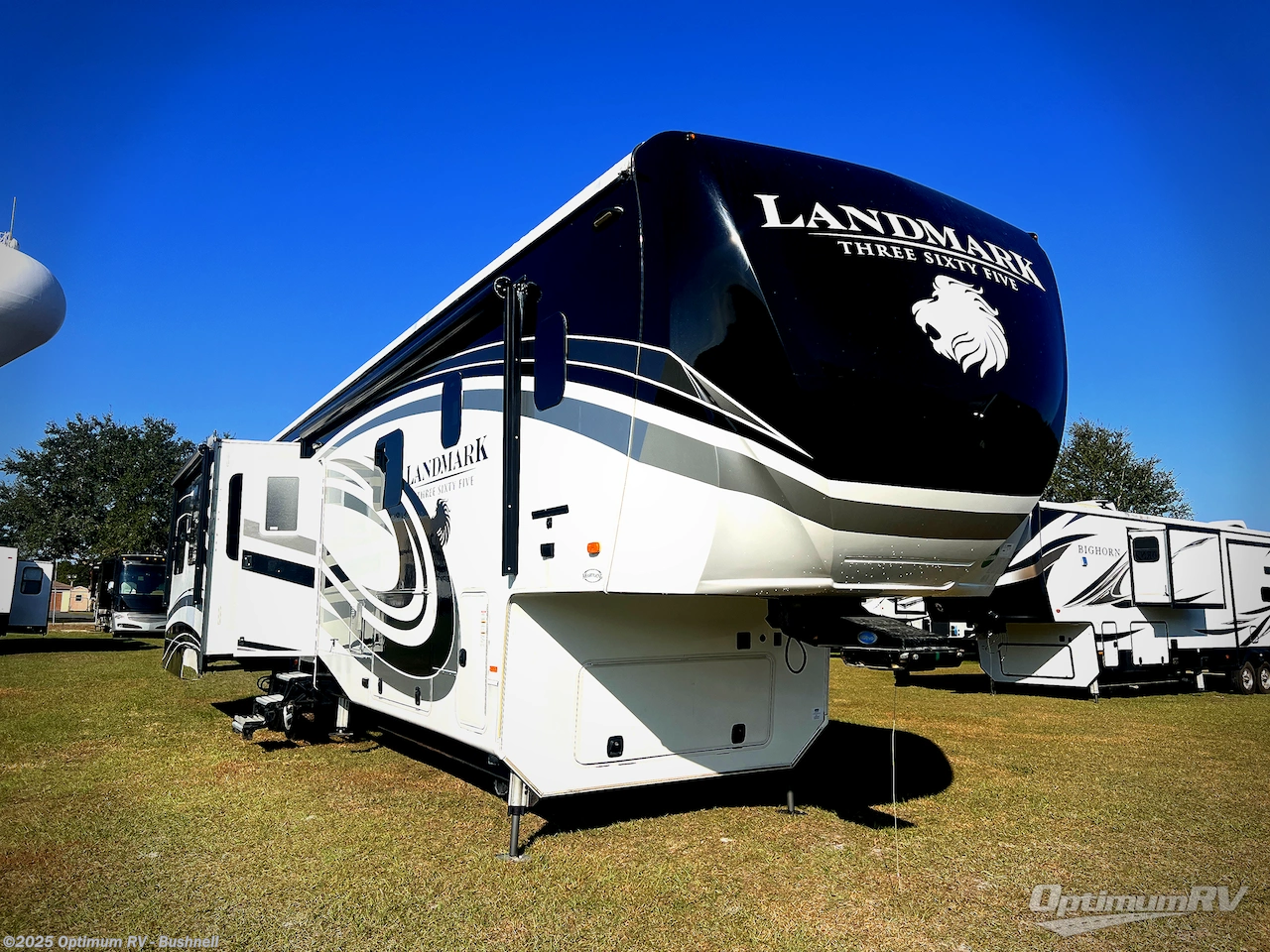 Used 2017 Heartland Landmark Newport available in Bushnell, Florida