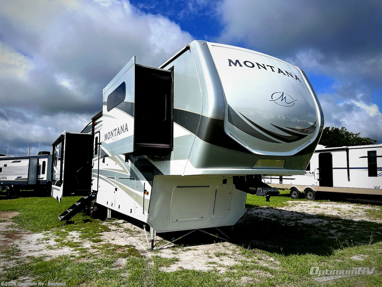 Used 2022 Keystone Montana 3781RL available in Bushnell, Florida