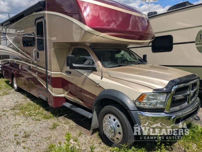 Used 2019 Dynamax Corp  Isata 5 30FW available in Adamsburg, Pennsylvania