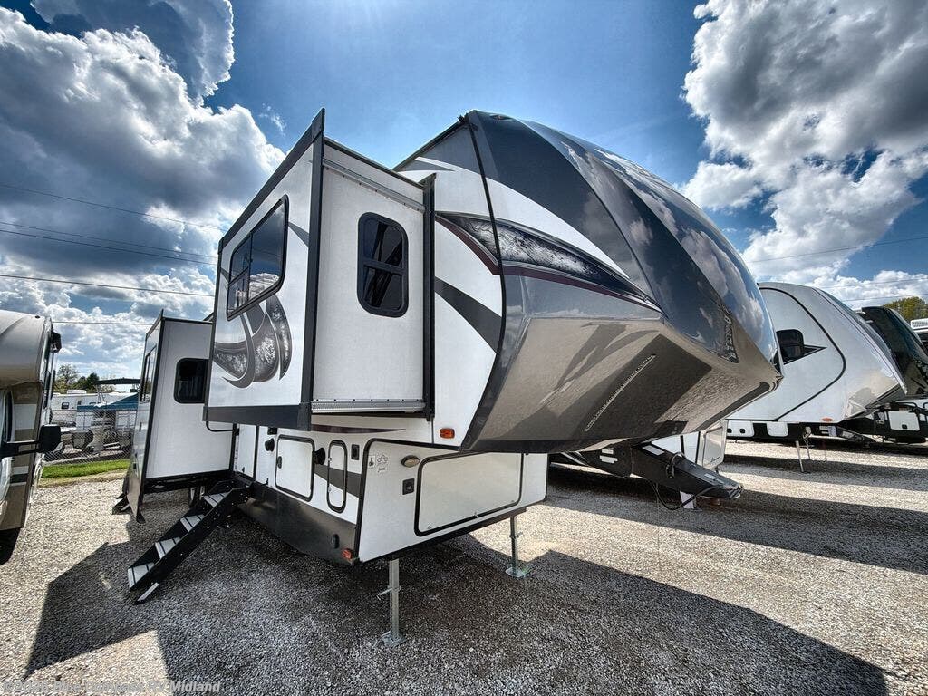 Used 2019 Forest River Wildwood Heritage Glen LTZ 378FL available in Midland, Michigan