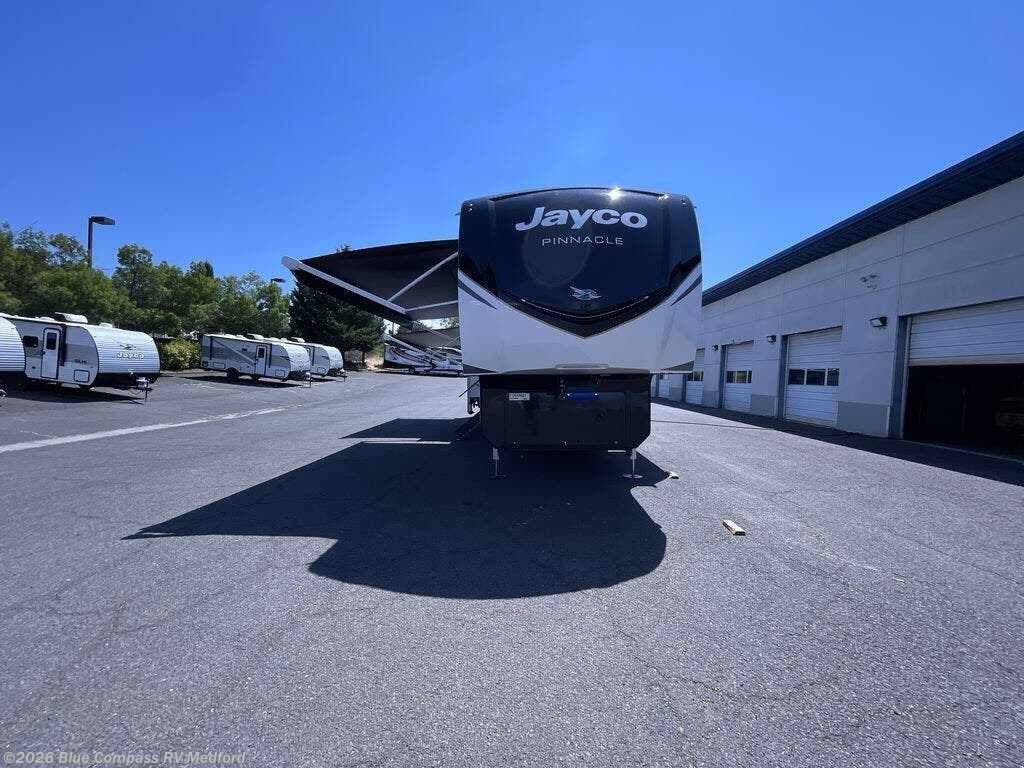 New 2026 Jayco Pinnacle 38FBRK available in Medford, Oregon
