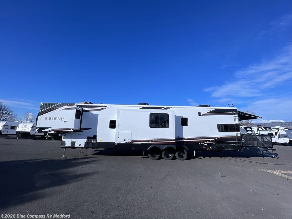 New 2026 Jayco Seismic 395 available in Medford, Oregon
