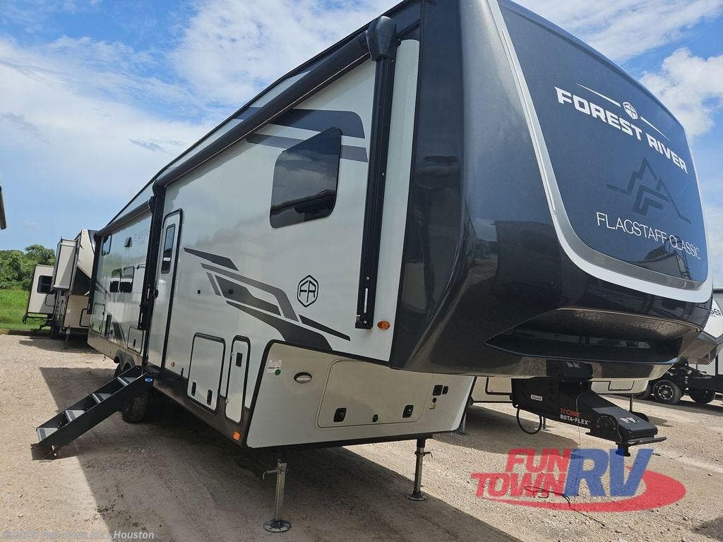 Used 2025 Forest River Flagstaff Classic F374DBH available in Wharton, Texas