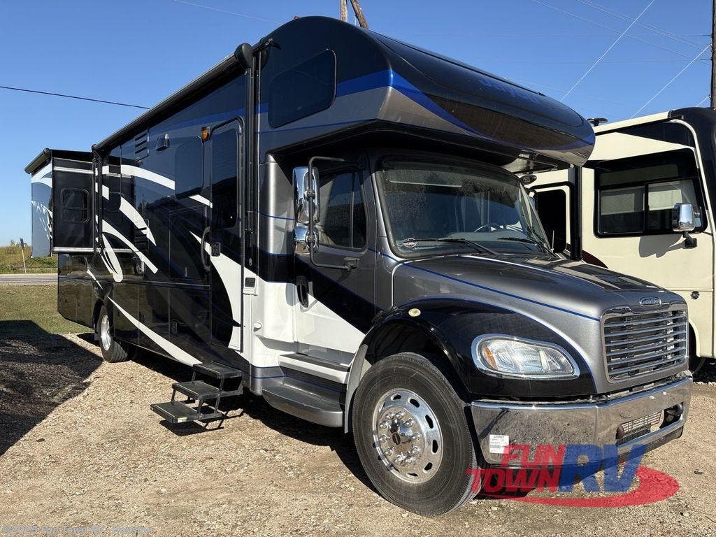 Used 2018 Jayco Seneca 37K available in Wharton, Texas