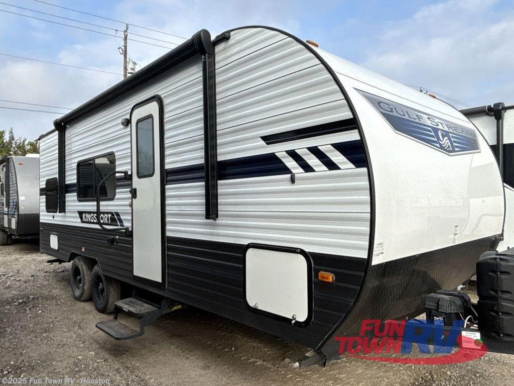 Used 2023 Gulf Stream Kingsport Ultra Lite 248BH available in Wharton, Texas