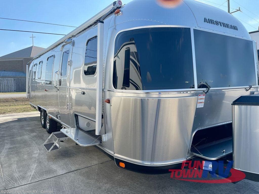 Used 2025 Airstream Classic 33FB TWIN available in Conroe, Texas