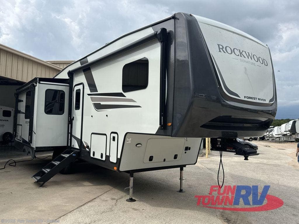 New 2026 Forest River Rockwood Signature R331RL available in Rockwall, Texas