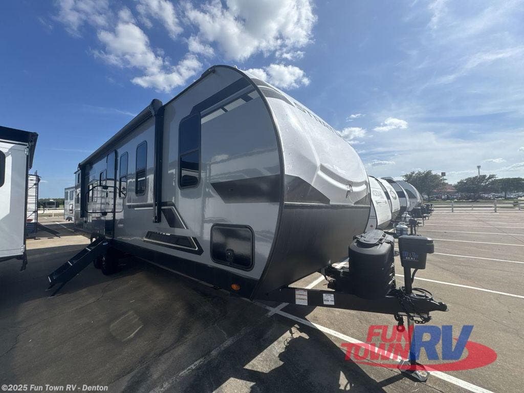 New 2025 Venture RV Stratus SR302VBH available in Denton, Texas