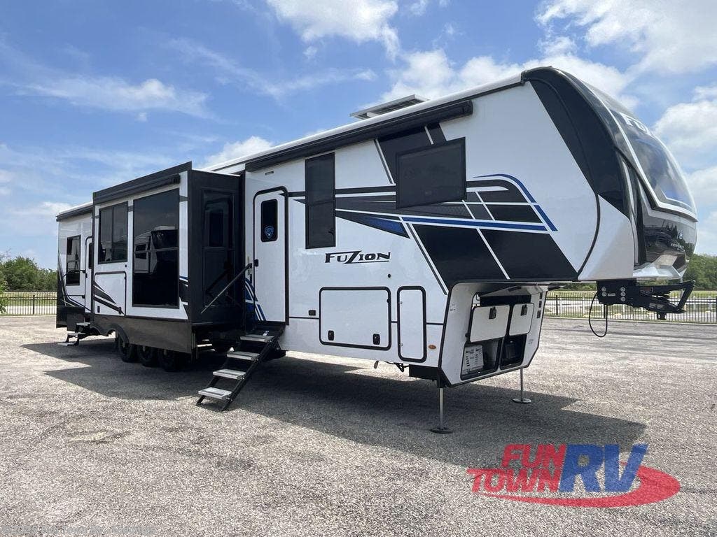 New 2025 Keystone Fuzion 440 available in Giddings, Texas