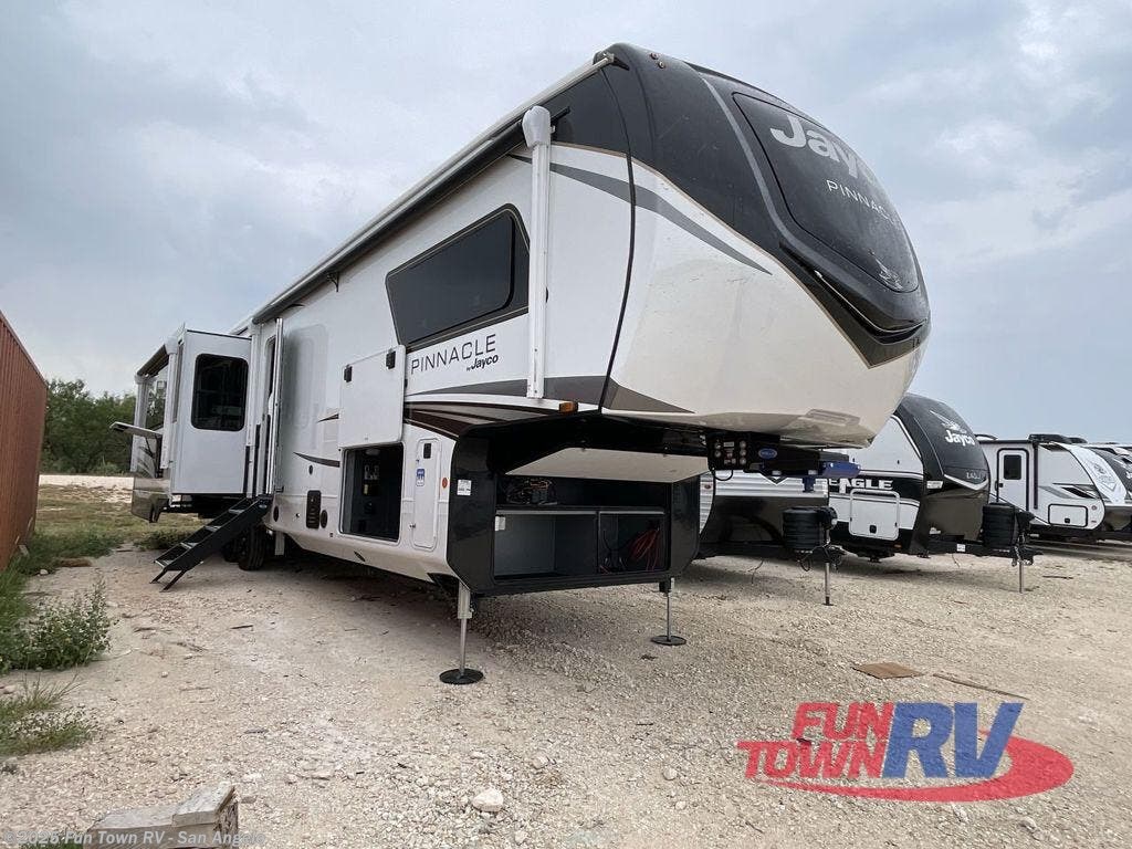 New 2026 Jayco Pinnacle 38SSWS available in San Angelo, Texas
