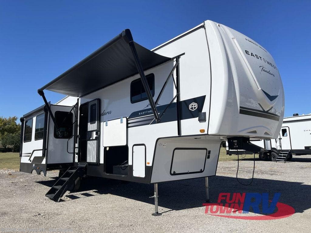 New 2026 East to West Tandara 295RL available in San Angelo, Texas