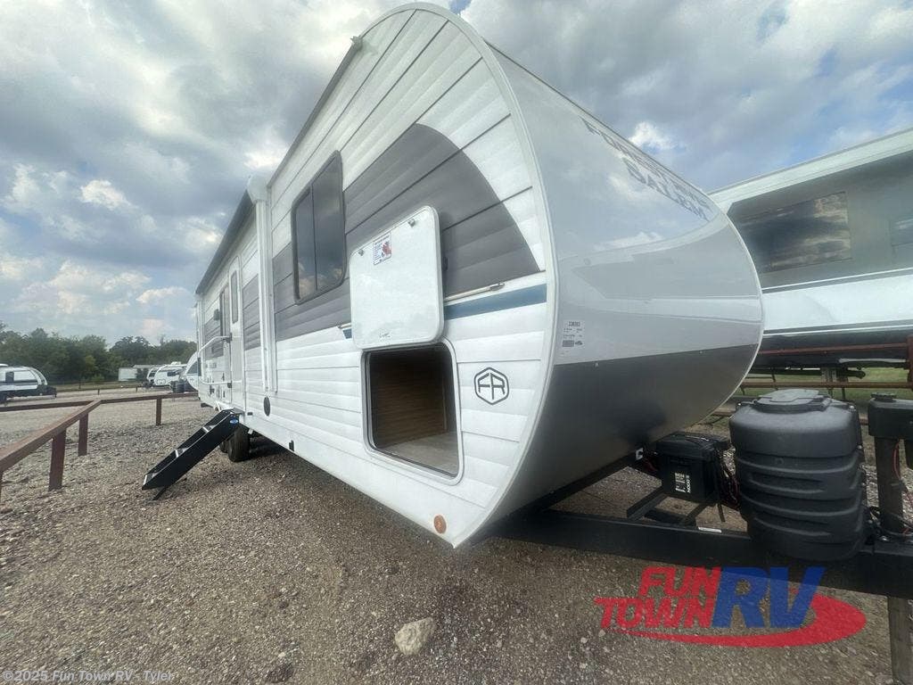 Used 2025 Forest River Salem 29VBUD available in Mineola, Texas