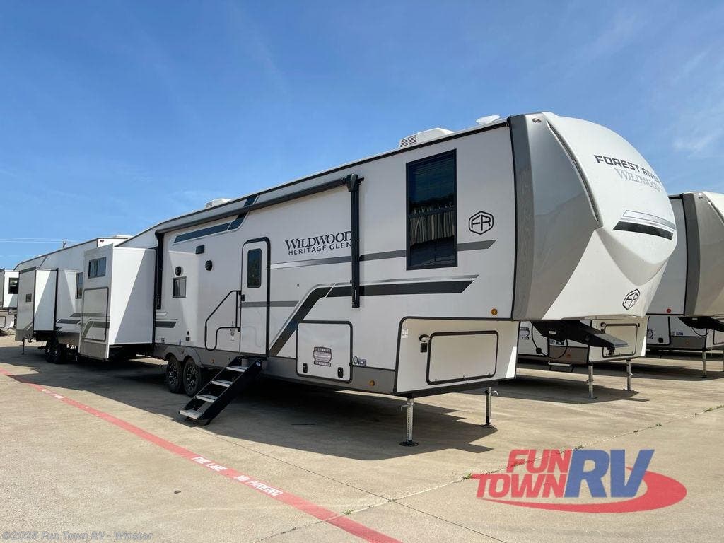 New 2025 Forest River Wildwood Heritage Glen 356QB available in Thackerville, Oklahoma