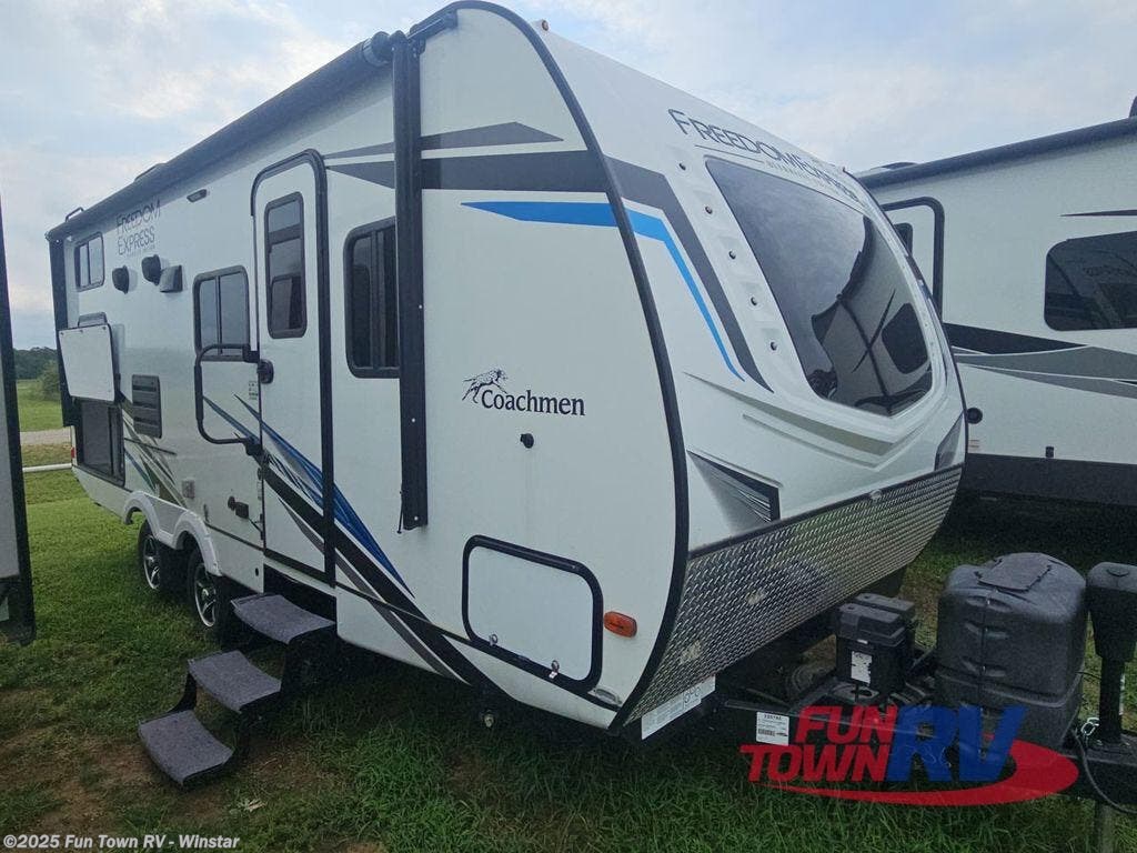 Used 2022 Coachmen Freedom Express Ultra Lite 238BHS available in Thackerville, Oklahoma