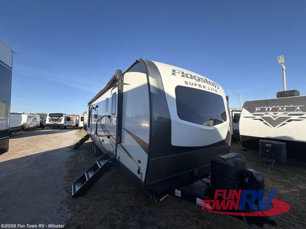 Used 2021 Forest River Flagstaff Super Lite 29BHS available in Thackerville, Oklahoma