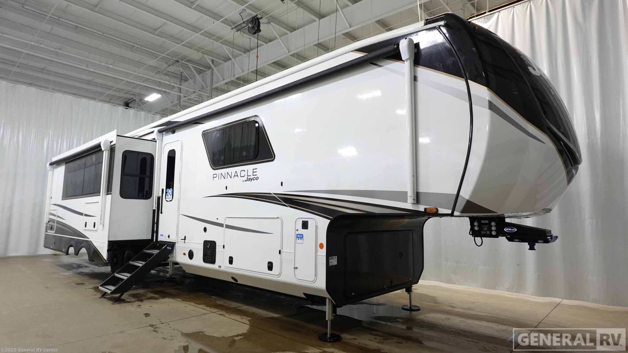 New 2026 Jayco Pinnacle 38FBRK available in Clarkston, Michigan