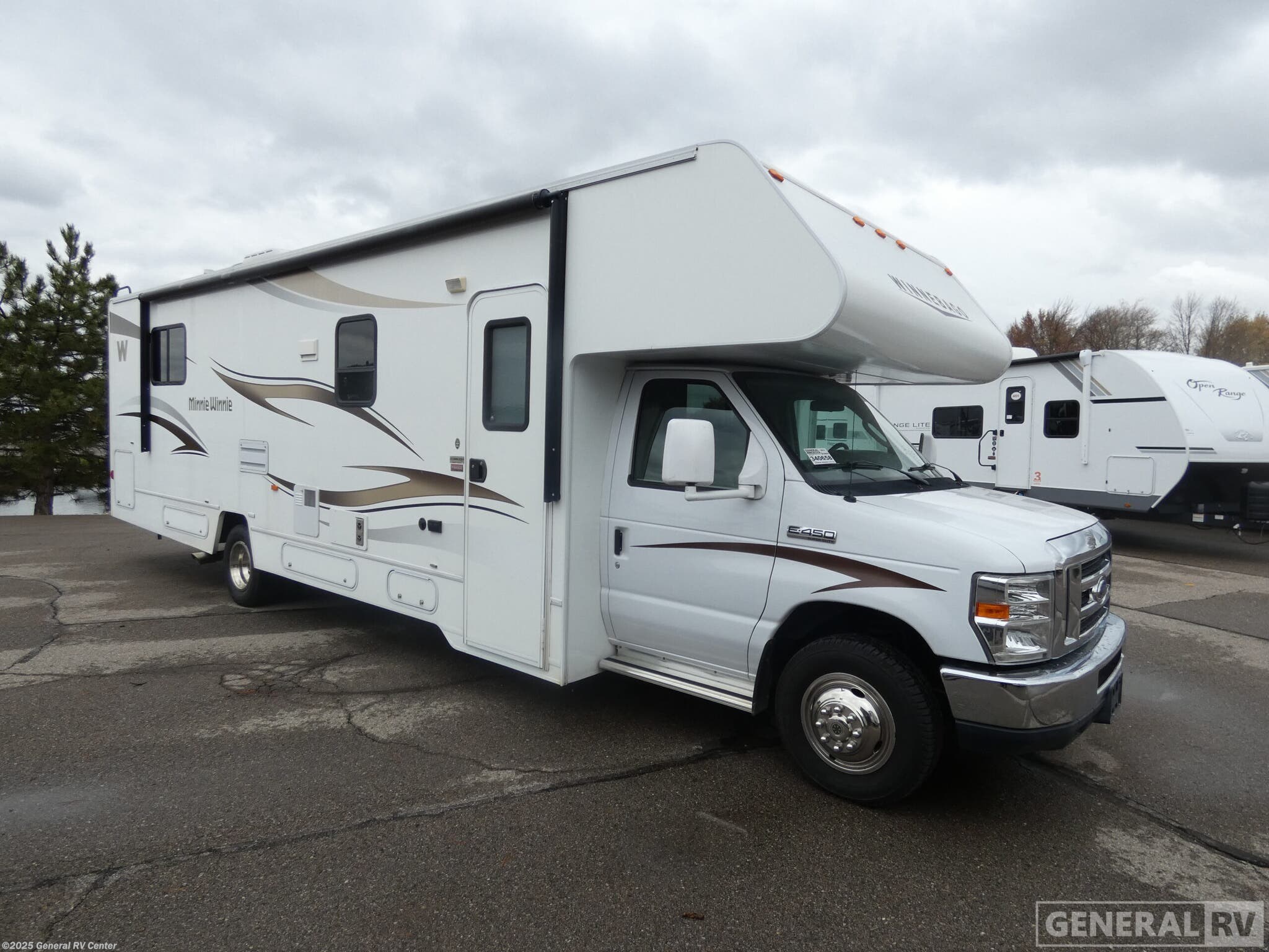 Used 2014 Winnebago Minnie Winnie 31K-1S available in Clarkston, Michigan