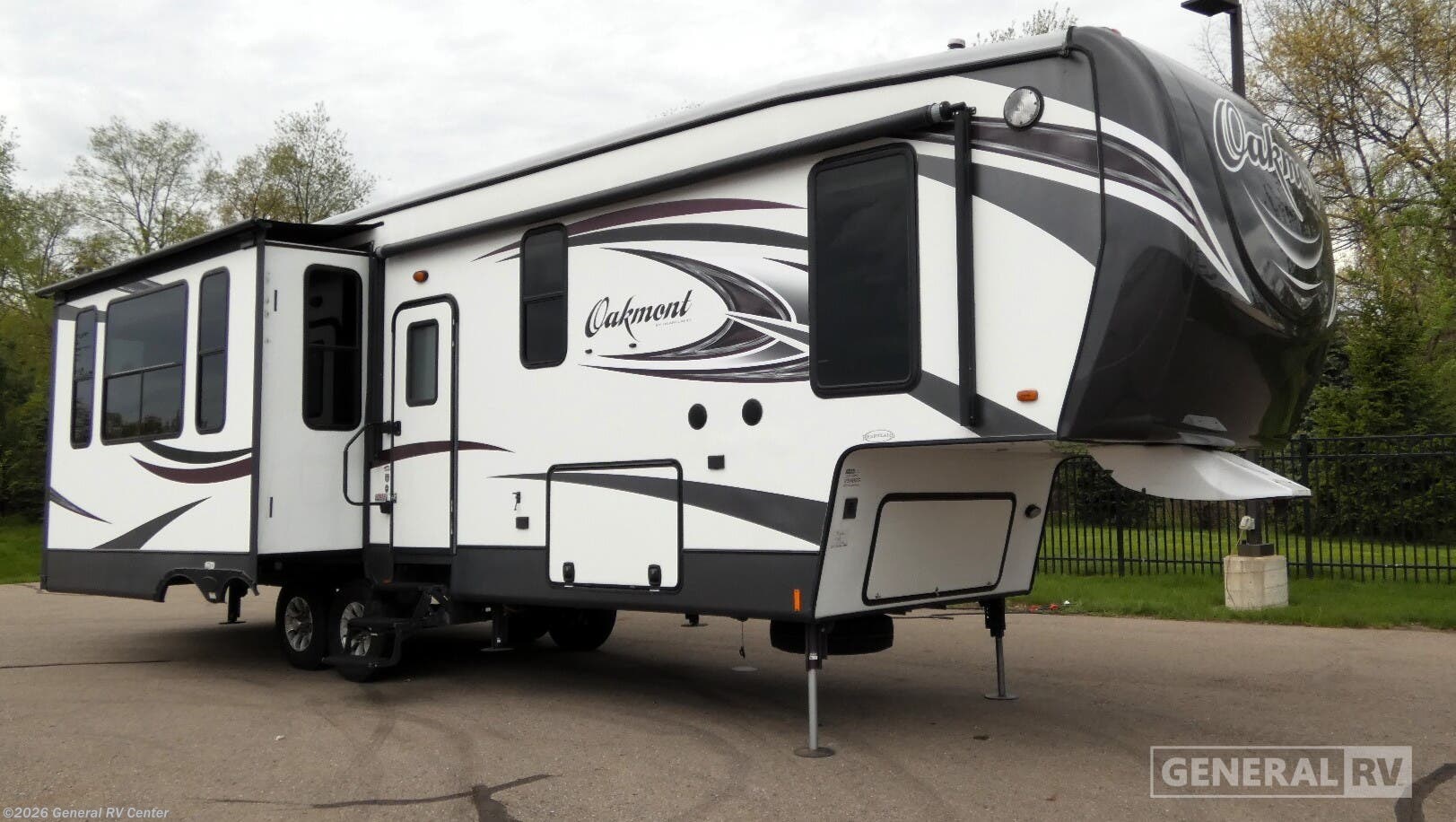 Used 2015 Heartland Oakmont 345RS available in Clarkston, Michigan