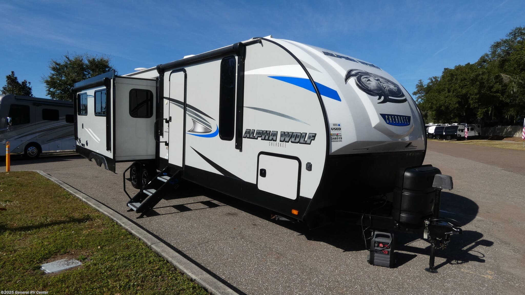Used 2019 Forest River Cherokee Alpha Wolf 26RL-L available in Dover, Florida