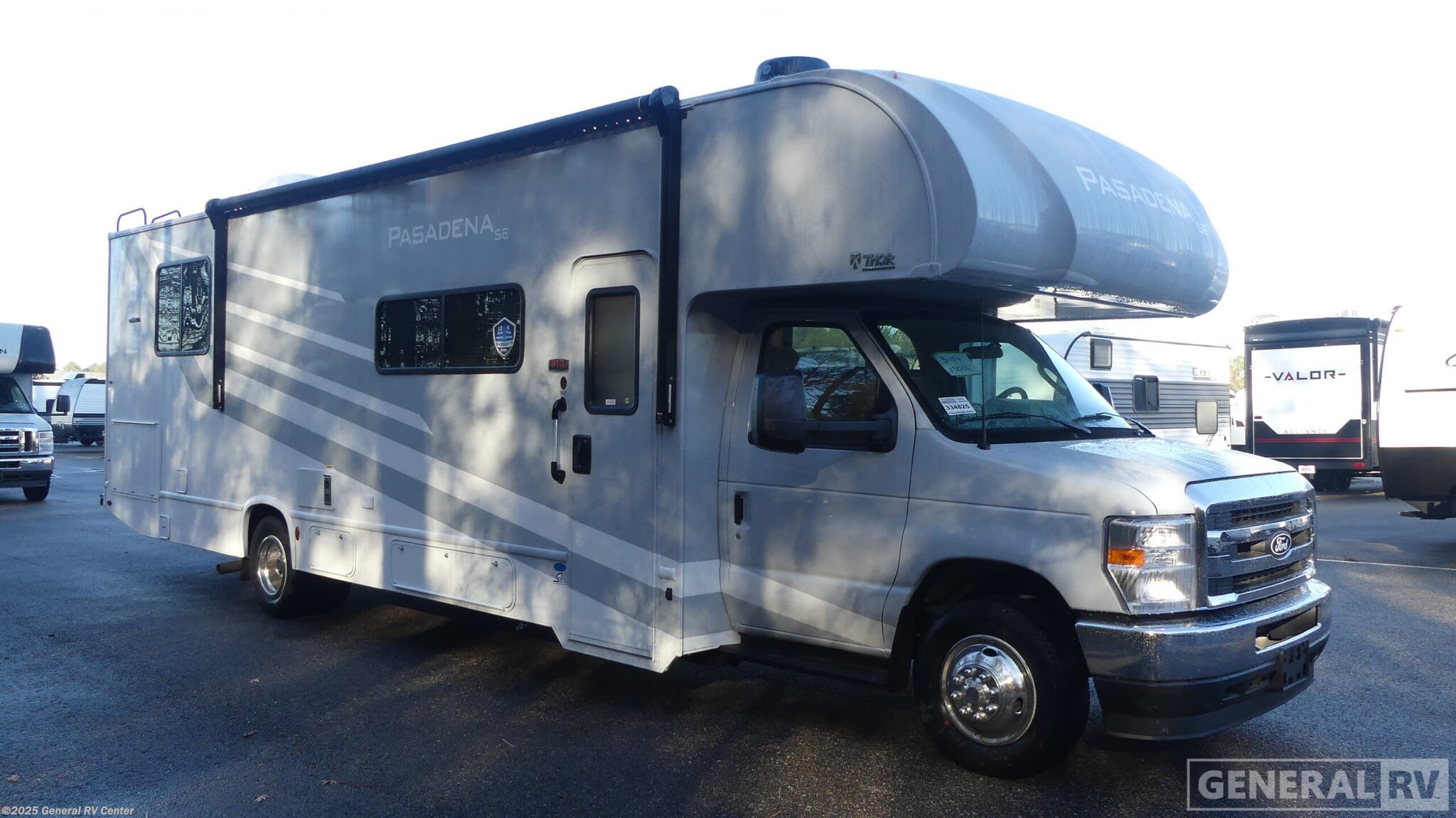New 2026 Thor Motor Coach Pasadena SH31 available in Ashland, Virginia