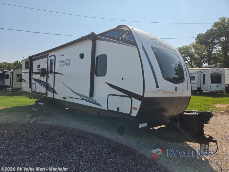 Used 2024 Coachmen Freedom Express Ultra Lite freedom Express 320BHDSLE available in Manheim, Pennsylvania