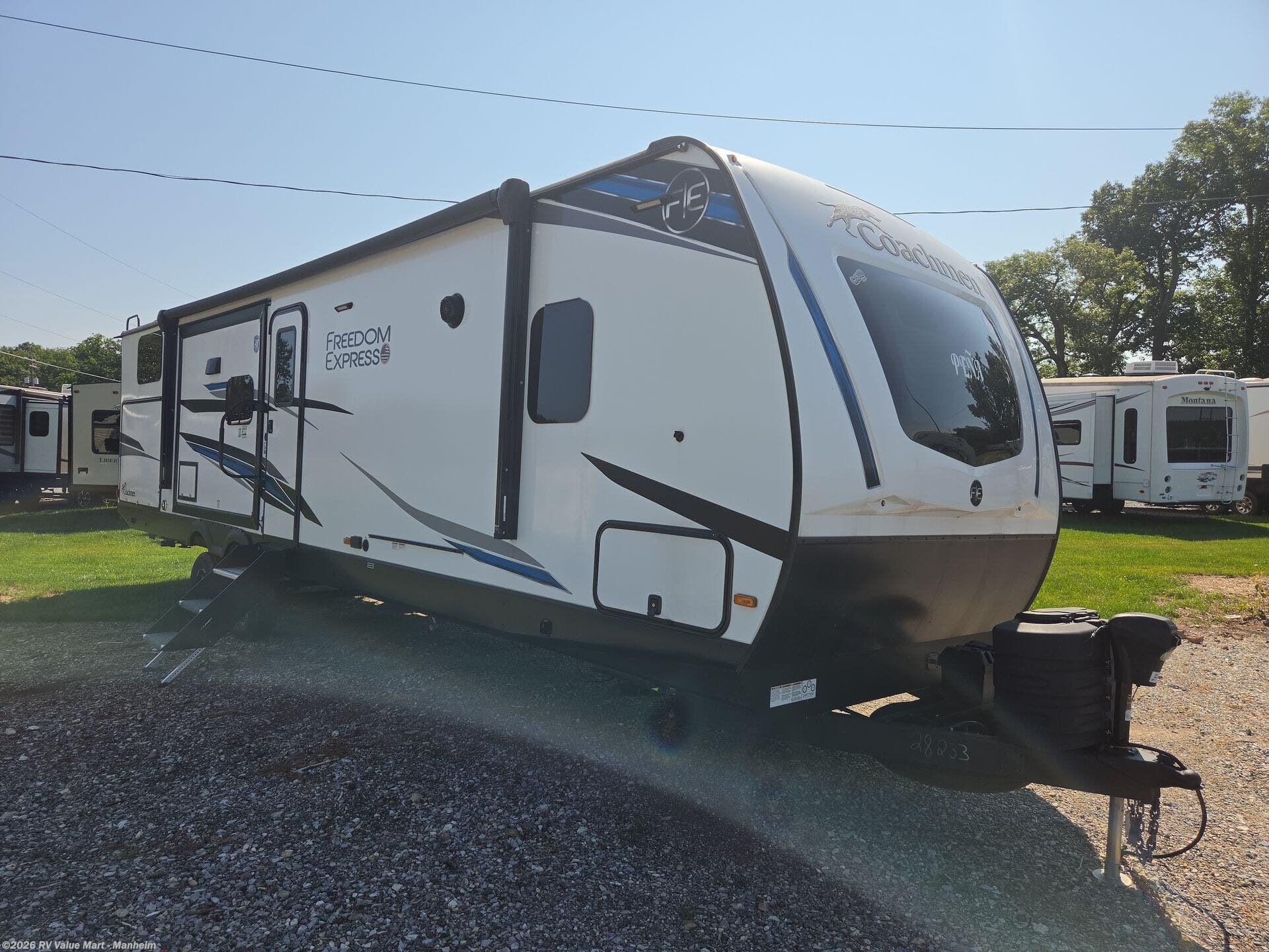 Used 2024 Coachmen Freedom Express 320BHDSLE available in Manheim, Pennsylvania
