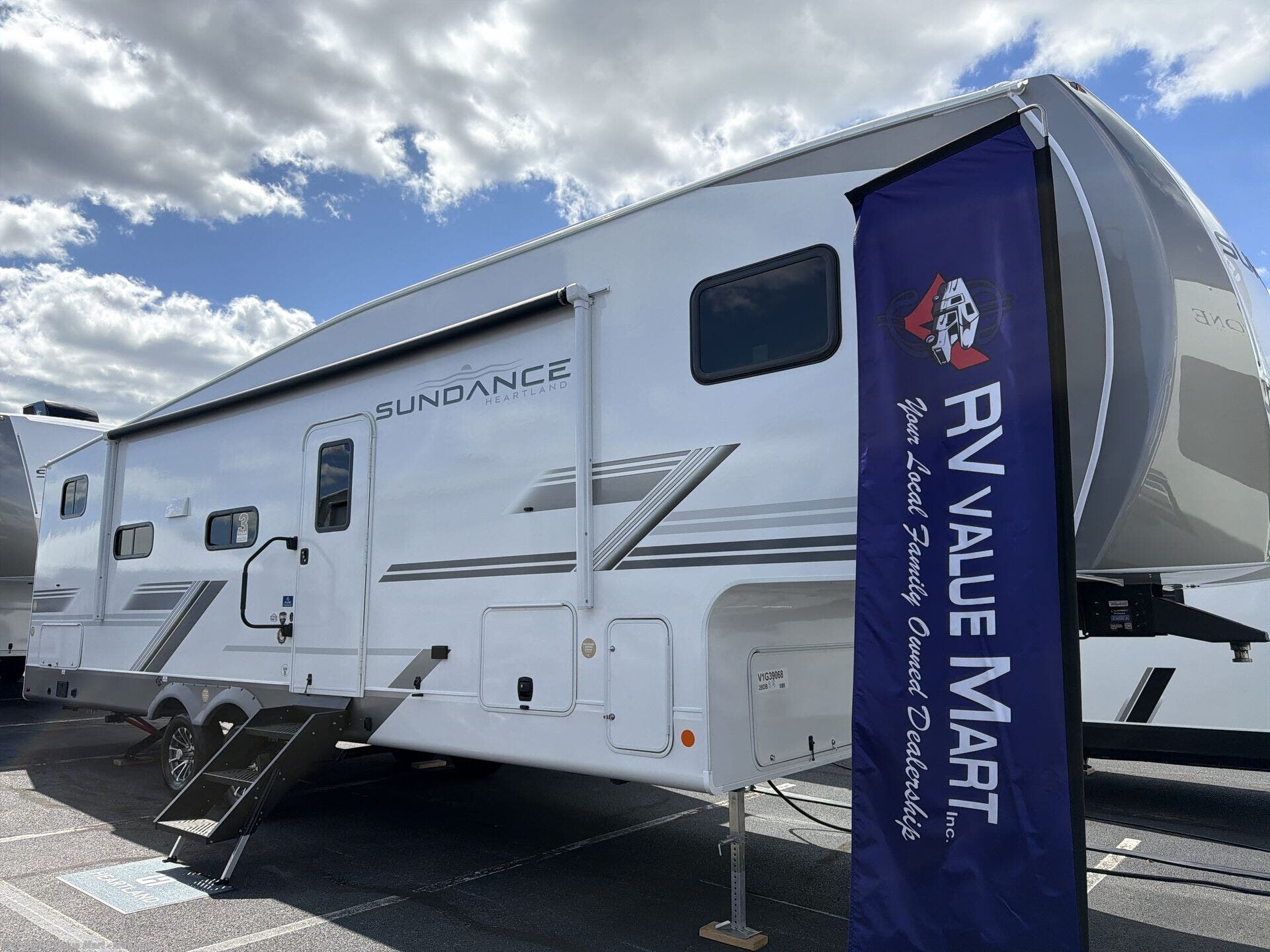 New 2027 Heartland Sundance 28DB available in Manheim, Pennsylvania