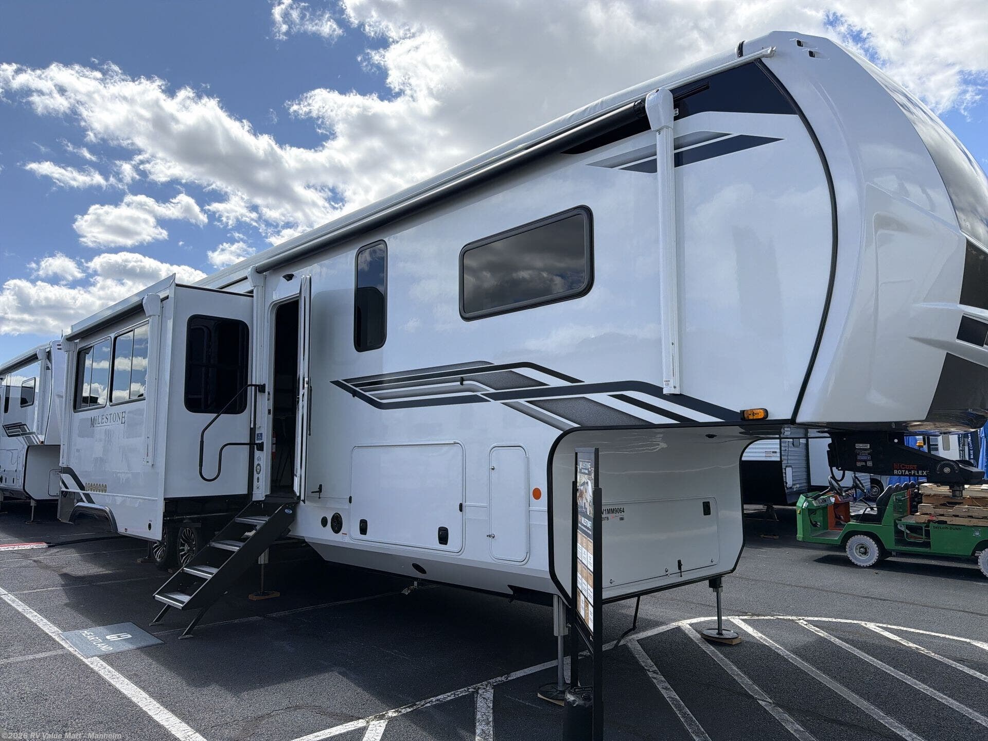 New 2027 Heartland Milestone 39TB available in Manheim, Pennsylvania