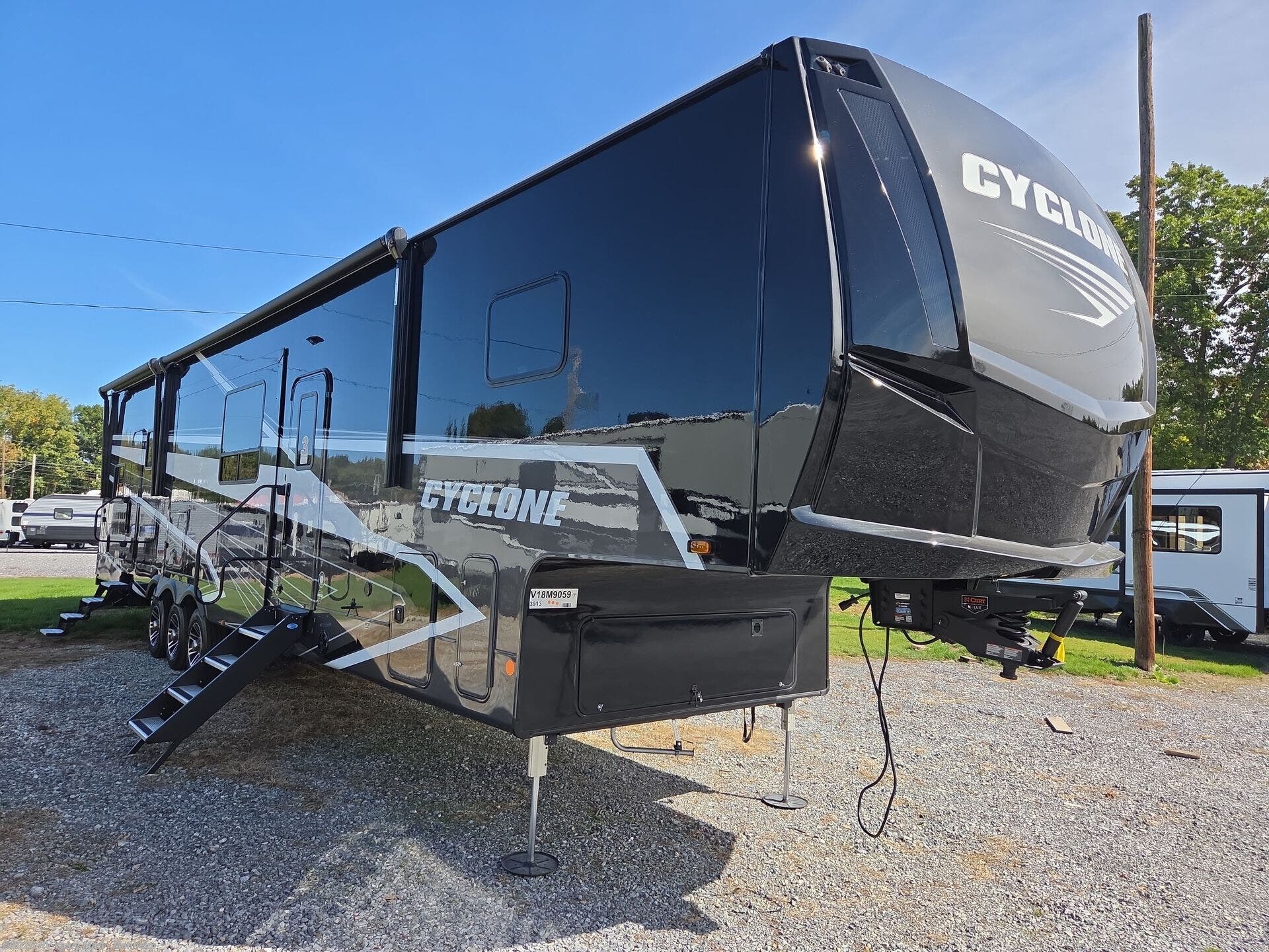 New 2027 Heartland Cyclone 3913 available in Manheim, Pennsylvania