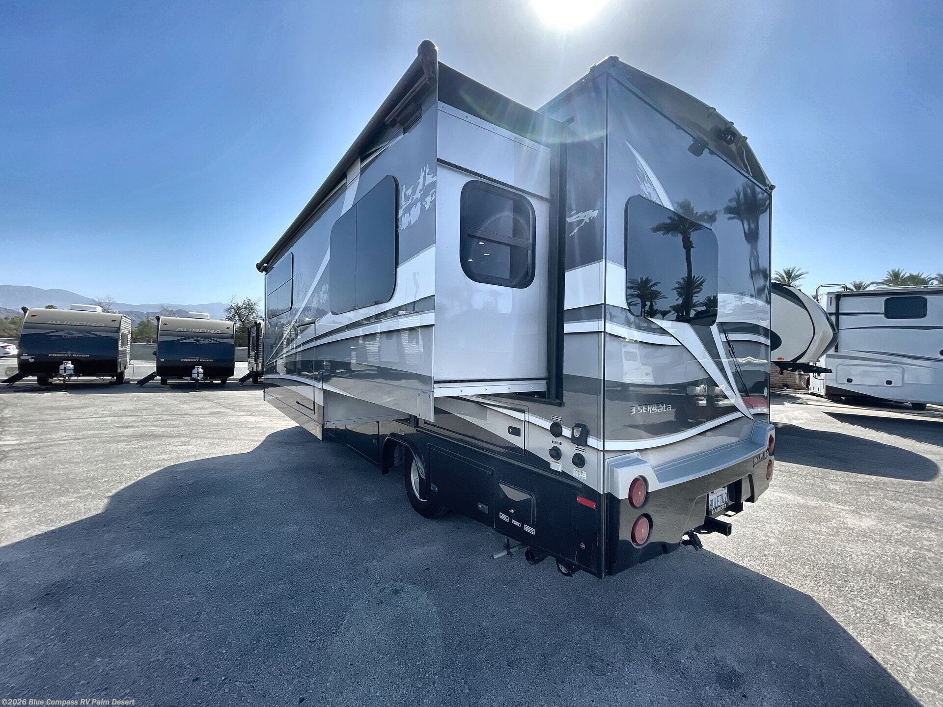 Used 2020 Dynamax Corp  isata 3 24FW available in Palm Desert, California