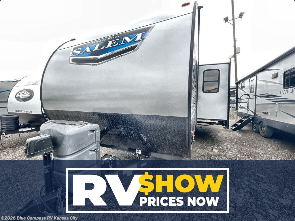Used 2022 Forest River Salem 26dbud available in Grain Valley, Missouri