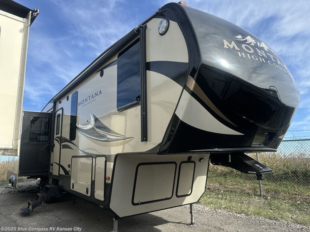 Used 2017 Keystone Montana 353RL available in Grain Valley, Missouri