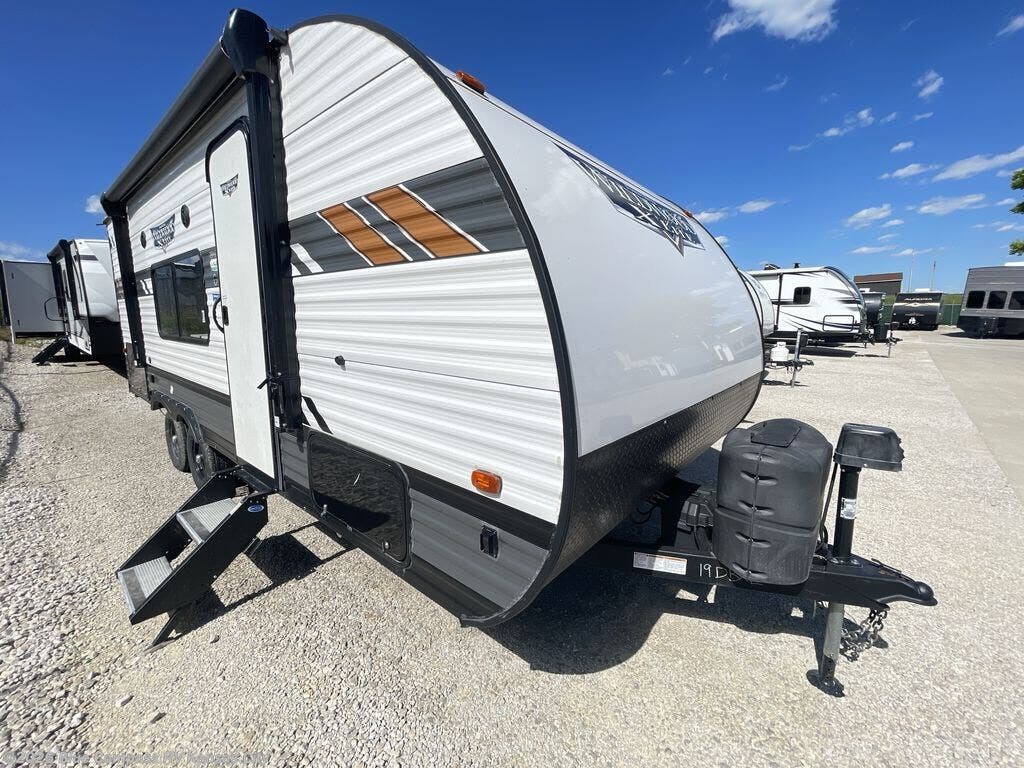 Used 2022 Forest River Wildwood X-Lite 19DBXL available in Grain Valley, Missouri