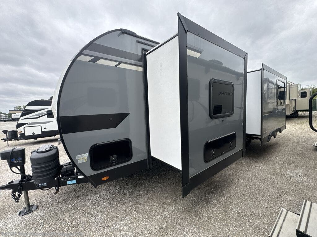 Used 2025 Venture RV Stratus SR302VBH available in Grain Valley, Missouri