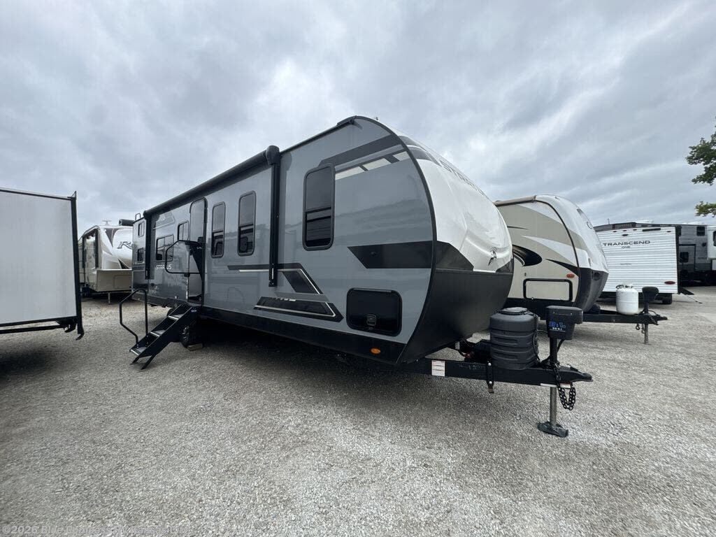 Used 2025 Venture RV Stratus SR302VBH available in Grain Valley, Missouri