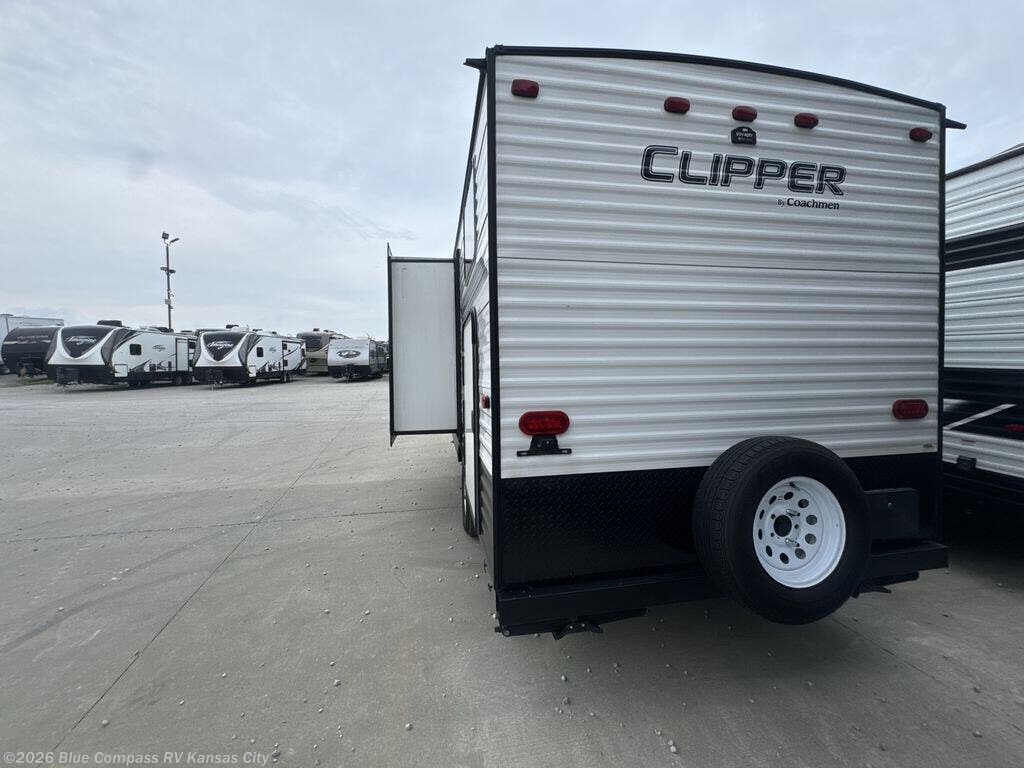 Used 2019 Coachmen Clipper Ultra-Lite 17BHS available in Grain Valley, Missouri