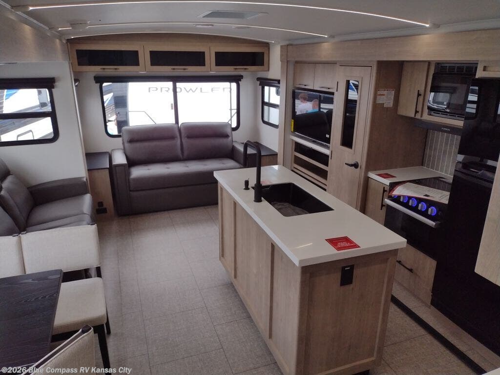 Used 2025  Grand Design Imagine 2970RL by Grand Design from Blue Compass RV Kansas City in Grain Valley, MO