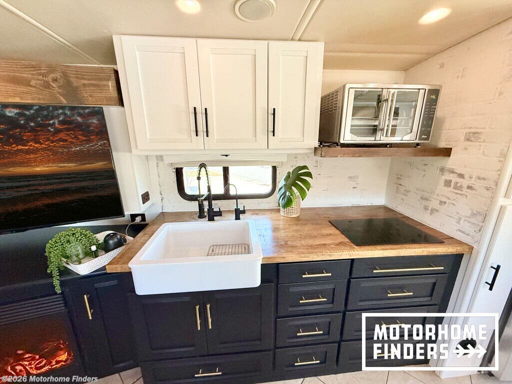 Used 2014 Itasca Solei 38R available in Freeport, Florida