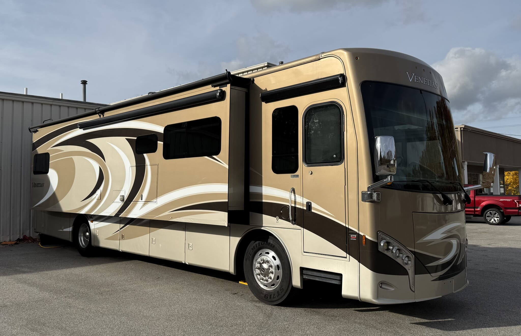 Used 2016 Thor  VENETIAN M37 available in Madison, Ohio