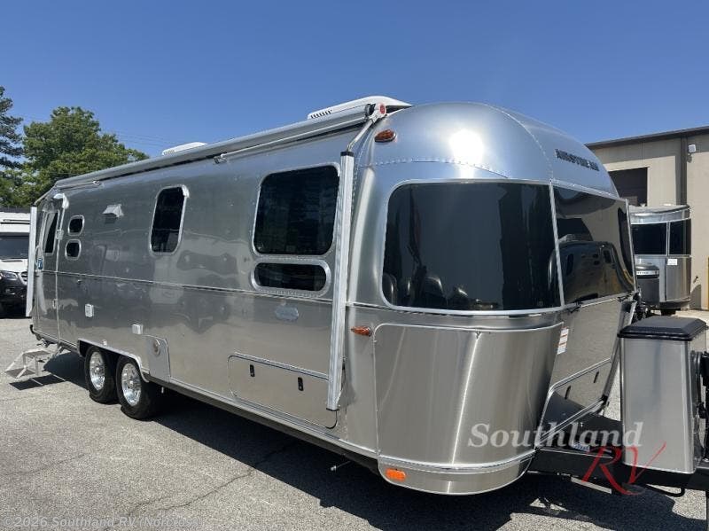 New 2026 Airstream Globetrotter 27FB Twin available in Norcross, Georgia