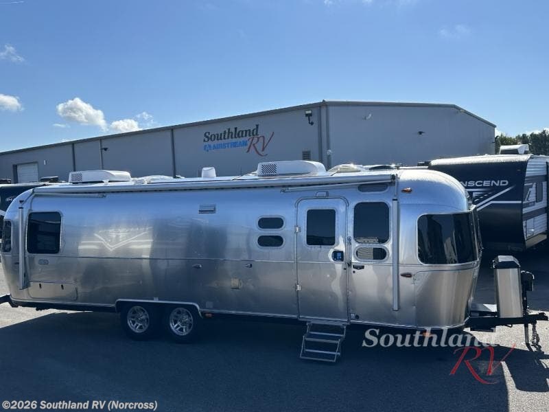 New 2025 Airstream Classic 30RB Twin available in Norcross, Georgia